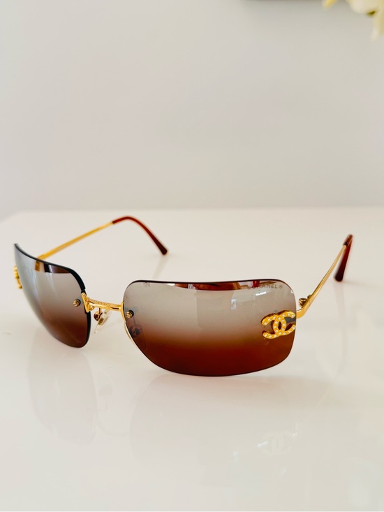 CHANEL Accessories - LIKE NEW 💕 Vintage CHANEL RARE RIMLESS Mirror Swarovski gold sunglasses
